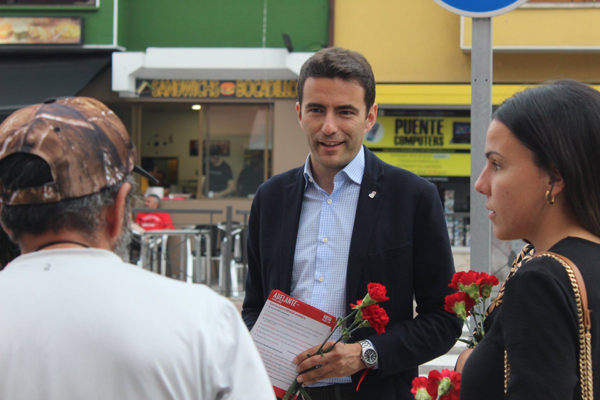 pedro_casares's tweet photo. Las diferencias entre el @PSOE y el PP son claras. En 2018, 1 de cada 10 contratos que se firmaba era indefinido. Hoy lo son 4 de cada 10.

Terminamos el día en #Reocín explicando nuestras propuestas con @lydiiateran, @Salazar_PSM, @MarioReocin y la buena gente del @PSOEReocin. https://t.co/I2wEoCvI4t