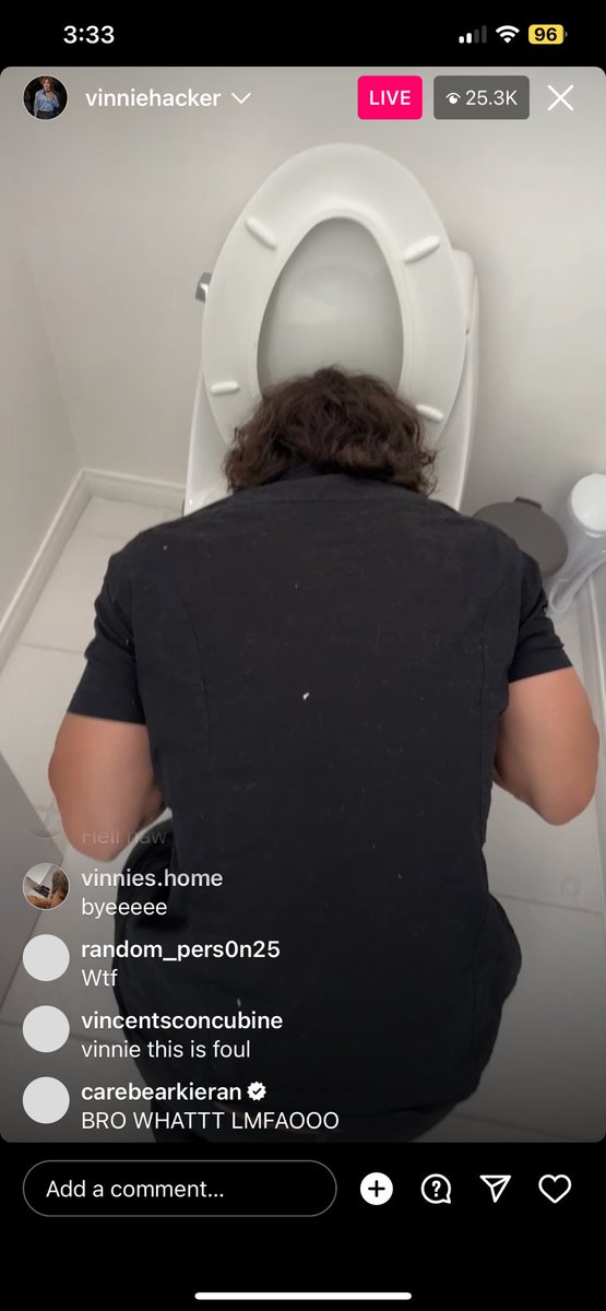 RT @Astridd4444: Why is vinnie hacker live on Instagram showing this man throwing up … https://t.co/SwhIPzapJf