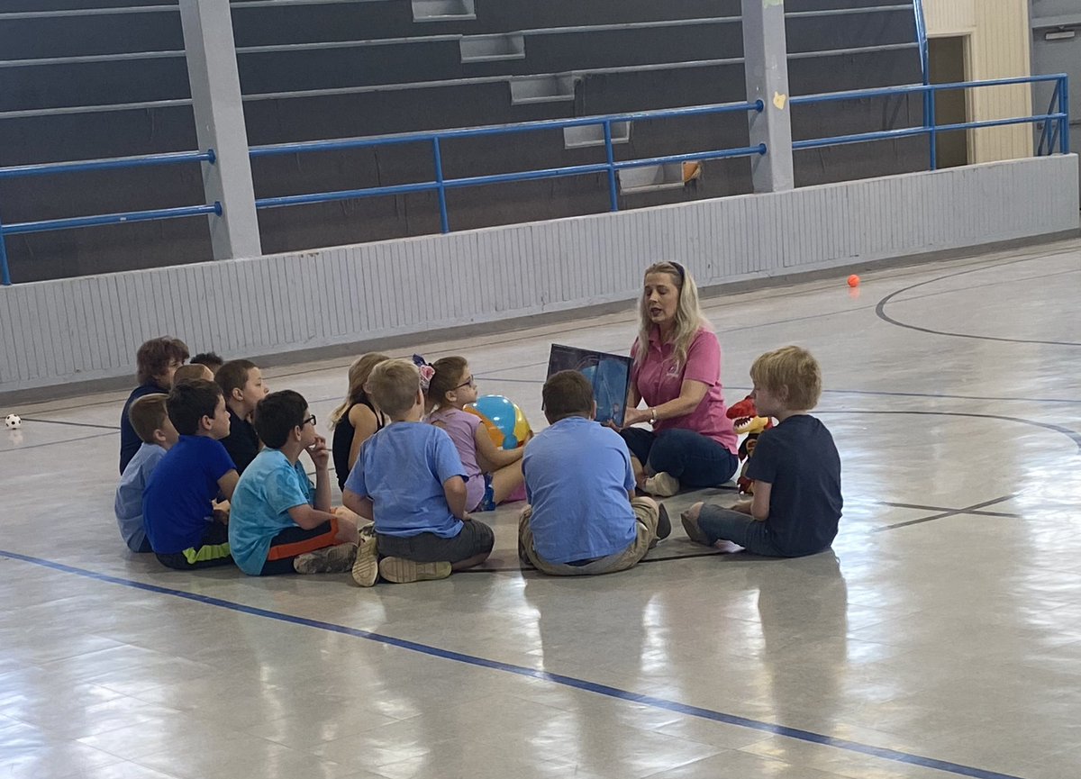 MrsNealscience's tweet photo. I had the pleasure of presenting a lesson to pack/troop 91 this morning. We read a book called “A Computer Called Katherine” and made some straw rockets. All of the lesson ideas came from Liftoff 2023. @ECISDScience @EctorCountyISD @LiftoffNASA https://t.co/Os6onuOrPv