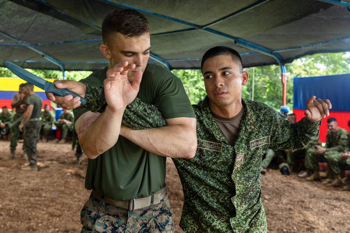 MARFORSOUTH's tweet image. Marine Corps Martial Arts - Colombia
U.S. Marines with 23d Marine Regiment, 4th Marine Division, conduct hand-to-hand combat, knife fighting techniques and other martial arts training  during  #UNITAS LXIV. @Southcom