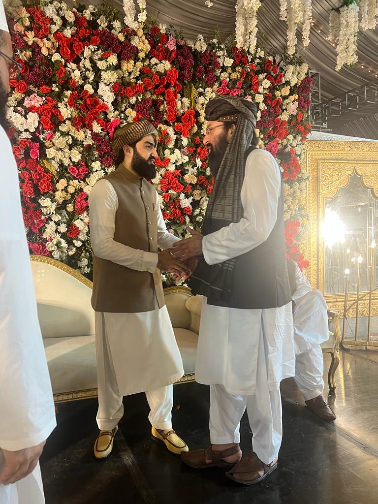 قائد جمعیت حضرت مولانا فضل الرحمن کے صاحبزادے مولانا اسجد محمود کو نکاح مسنون بہت بہت مبارک