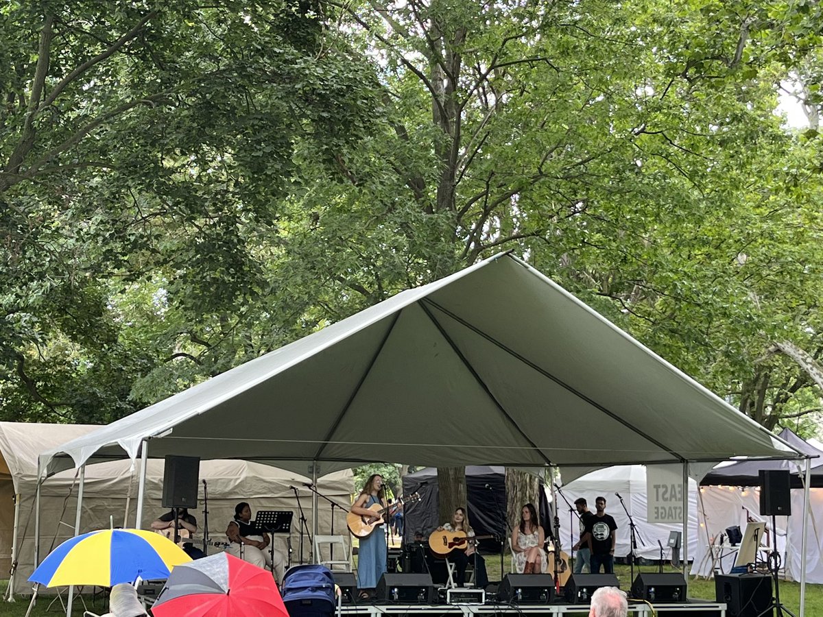 Insane talent onstage for the @HomeCountyFest Heartstrings Attached Workshop with Fiker, Camie @SaveriaMusic & Lucy Morgan. 

#CityofMusic #ExploreLdnOnt #ForTheLoveofLive