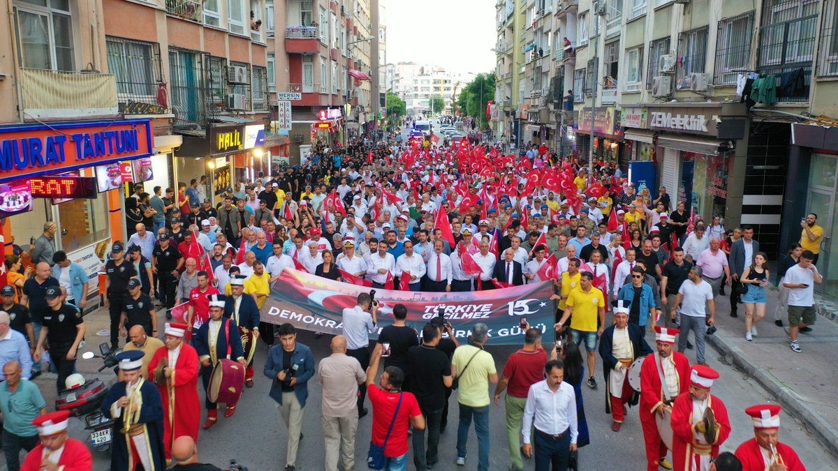ahpehlivan53's tweet photo. Mersinli hemşehrilerimizle birlikte; “#15Temmuz Demokrasi ve Milli Birlik Günü Yürüyüşü” gerçekleştirdik. 
#TürkiyeYüzyılınınKahramanları’na selam olsun!
Aziz Şehitlerimizin ruhu şad olsun!
🇹🇷🇹🇷🇹🇷
#Mersin https://t.co/1Fl4G1wz3M