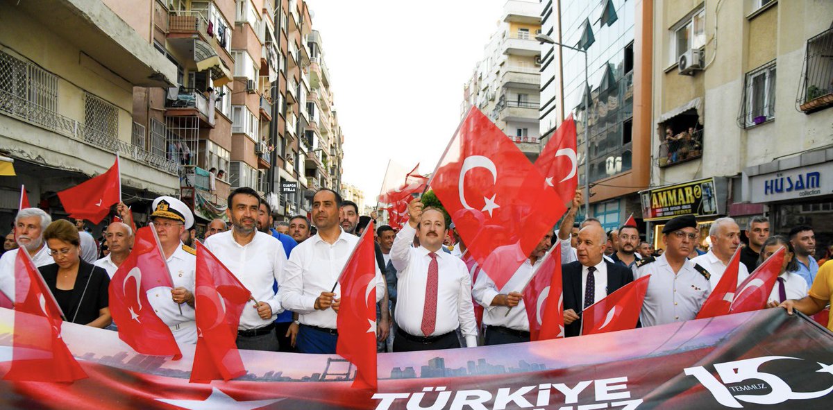 ahpehlivan53's tweet photo. Mersinli hemşehrilerimizle birlikte; “#15Temmuz Demokrasi ve Milli Birlik Günü Yürüyüşü” gerçekleştirdik. 
#TürkiyeYüzyılınınKahramanları’na selam olsun!
Aziz Şehitlerimizin ruhu şad olsun!
🇹🇷🇹🇷🇹🇷
#Mersin https://t.co/1Fl4G1wz3M