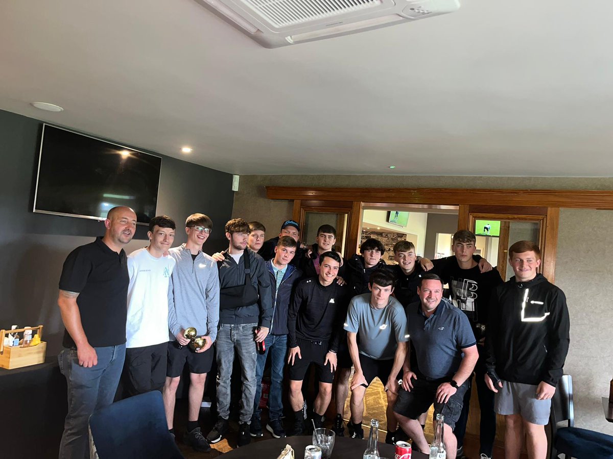 Farmers_jfc's tweet photo. presentation day for the lads, been a up and down season but we got there in the end 🏆⚽️🔵⚪️thanks to everyone and the staff @ruskindrive for the food 👌 we start again 20th August in the best league and i think we will do ok 🙏👌 🔵⚪️🔵#sthelenstownu18s @sthelenstownfc https://t.co/ds0e4f8dic