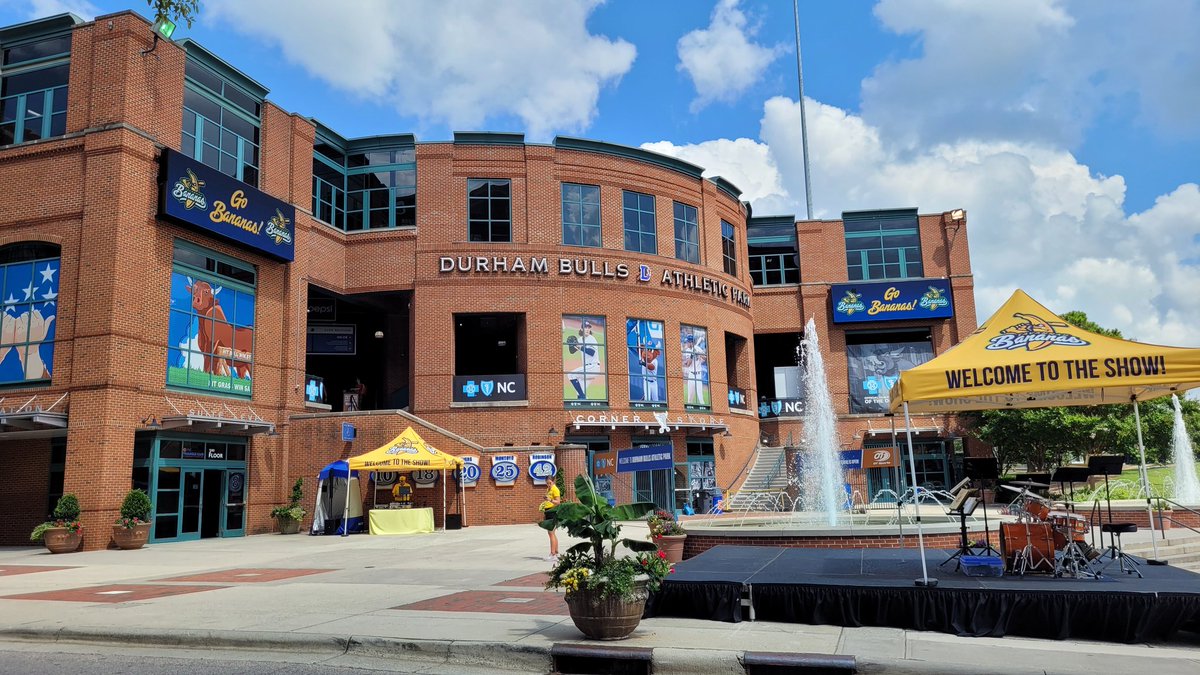 MikeConn1965's tweet photo. Looking forward to our first @TheSavBananas game tonight https://t.co/cNld9vdIKp