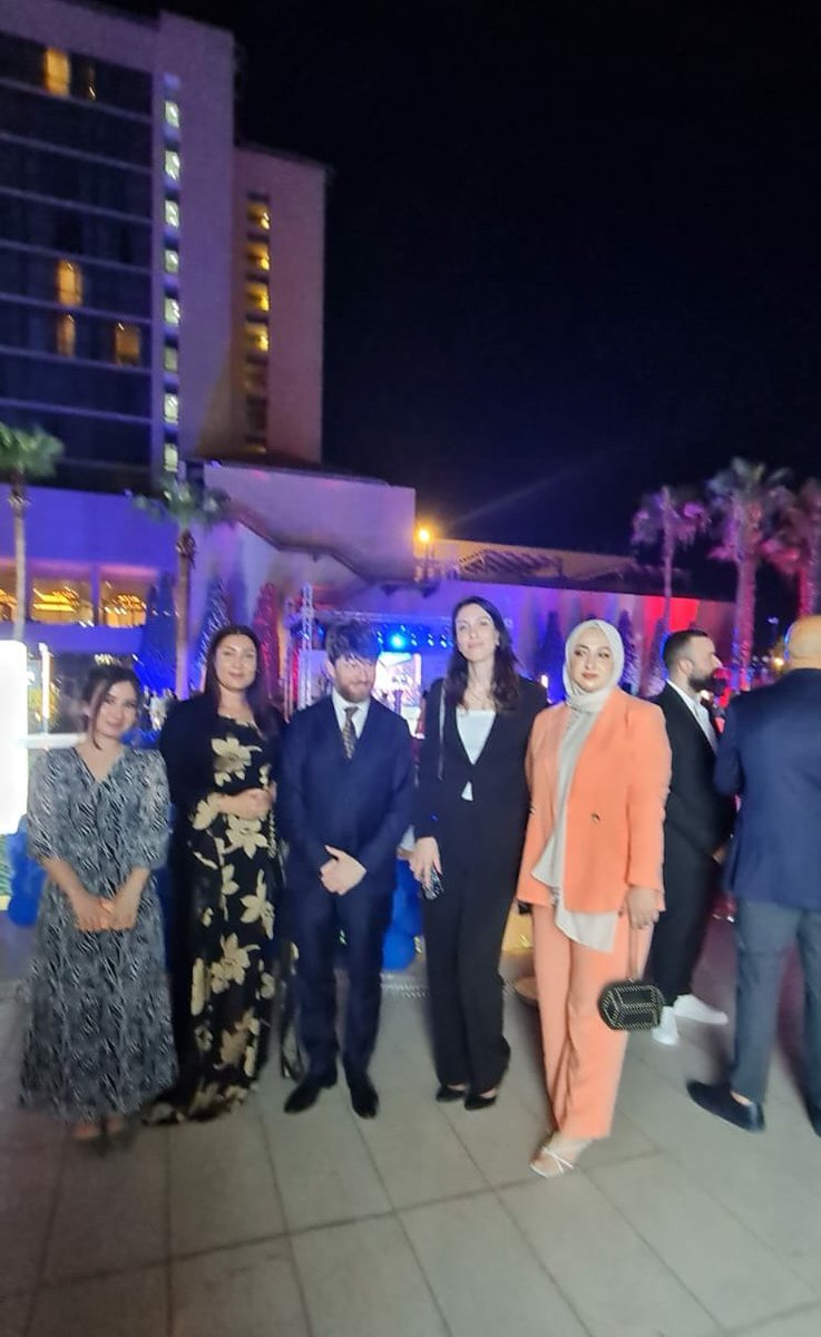 ShnowAldawdy's tweet photo. شكراً سيادة القنصل للدعوة الكريمة والاحتفال معكم في العيد الوطنيّ الفرنسيّ، كانت أوقات رائعة برفقتكم.
💙🤍❤
#14Juillet #BastilleDay
#vfsf #AHJ https://t.co/yQYs2EjpQo
