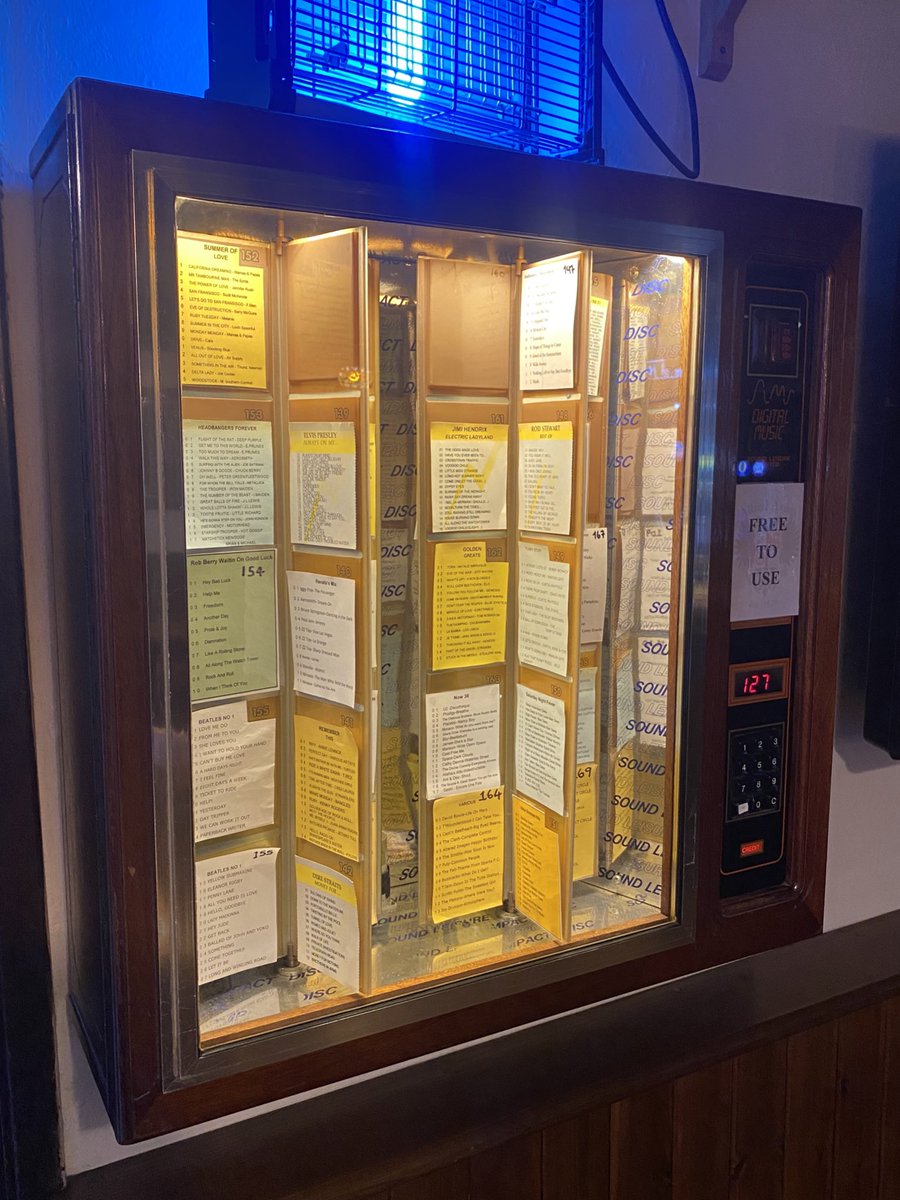 A free to use juke box in the heart of Reading? UNHEARD OF! 

Saturday nights are the perfect time to come and enjoy the great selection of music that this holds. From AC/DC to ABBA, Madonna to Lady GaGa - the juke box has everything you could want 🎸

#alliedarmsreading