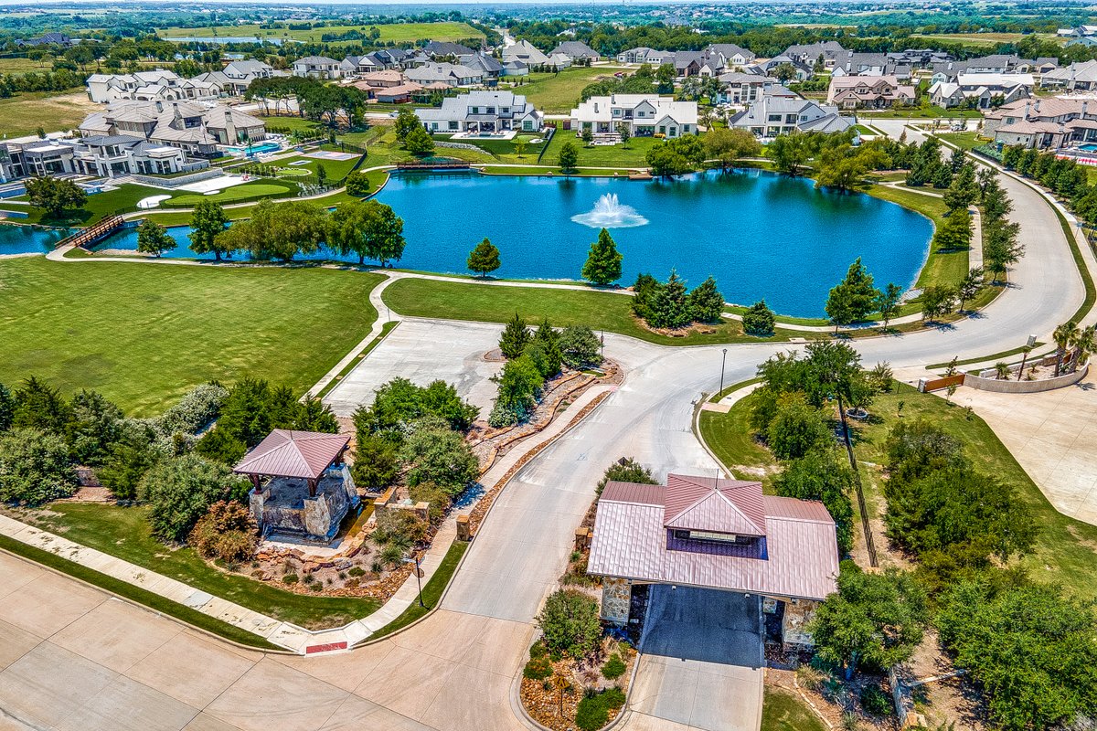 📷WHERE LUXURY LIVES📷 30 minutes east from downtown Dallas. Ridge Lakes is a masterfully designed luxury home site to build the home of your dreams. ​… A premier residential community located along the shores of Lake Ray Hubbard. 📷Exemplary schools 📷Build your home here!