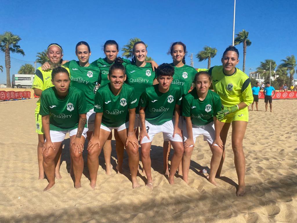 🏝️ Espectacular actuación de nuestras chicas en las semifinales del play off de ascenso a Primera División de Fútbol Playa. 

💪🏼 Dieron la cara hasta el final, pero cayeron en penaltis.

¡Mañana, a por el tercer puesto! 👊🏼

#SiempreCDToledo 💚⚪️