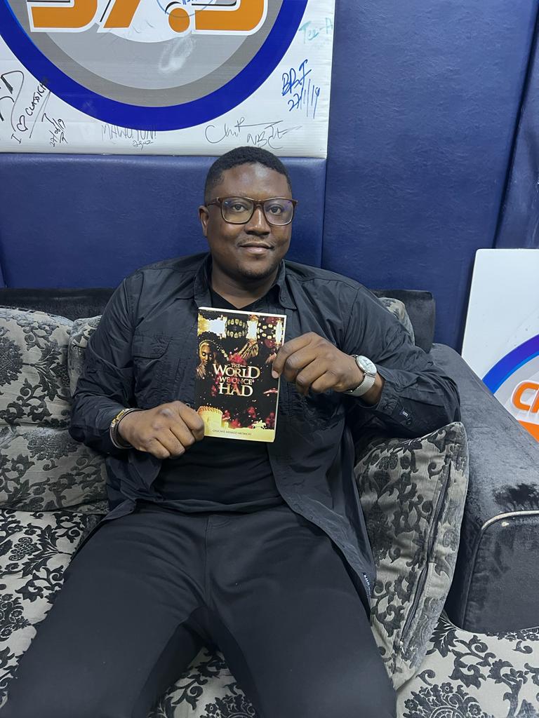 BORWithBenji's tweet image. #Deep #ASeamlessWrite #PowerfulDescription
Full Of Heat And Provebs. Two Books To Relish Tonight #AFragileBoyAndAnAirForceOfficer By Author Muritala O Salami #TheWorldWeOnceHad By Author Osigwe Ahmed Momoh @Classicfm973 #BookOnReviewWithBenji @iambenjaminokoh @prettytonia01