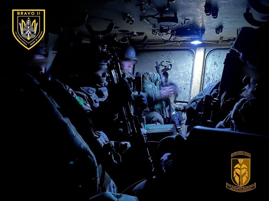 Onboard a BMP infantry vehicle.

#UkraineFrontlines #SlavaUkraini #Bravo2Legion #InternationalLegion #BravoCompany