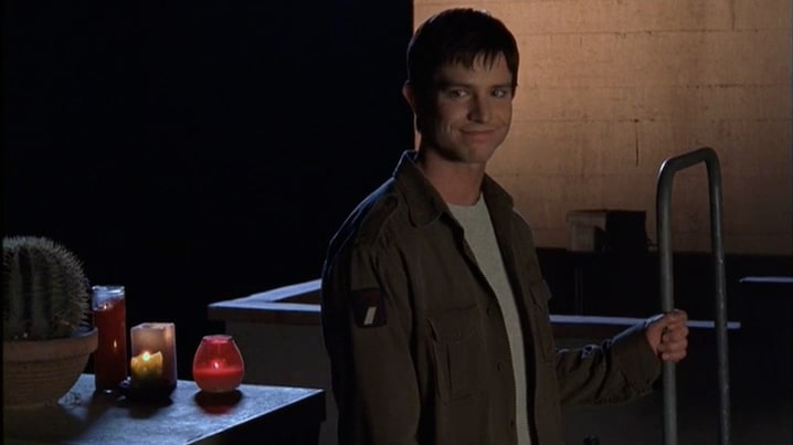 memoryecho1's tweet photo. #Roswell #Roswell99 #OGRoswell #WBRoswell #RememberRoswell #114BlindDate #MaxEvans
#KyleValenti: Well, look where we are. Liz's bedroom. It's Mecca!
β Kyle is preparing for worship of his ex-girlfriend's room. Maxβs devilish smile seals the deal. π€£π€£ https://t.co/msqeQ4HrFE
