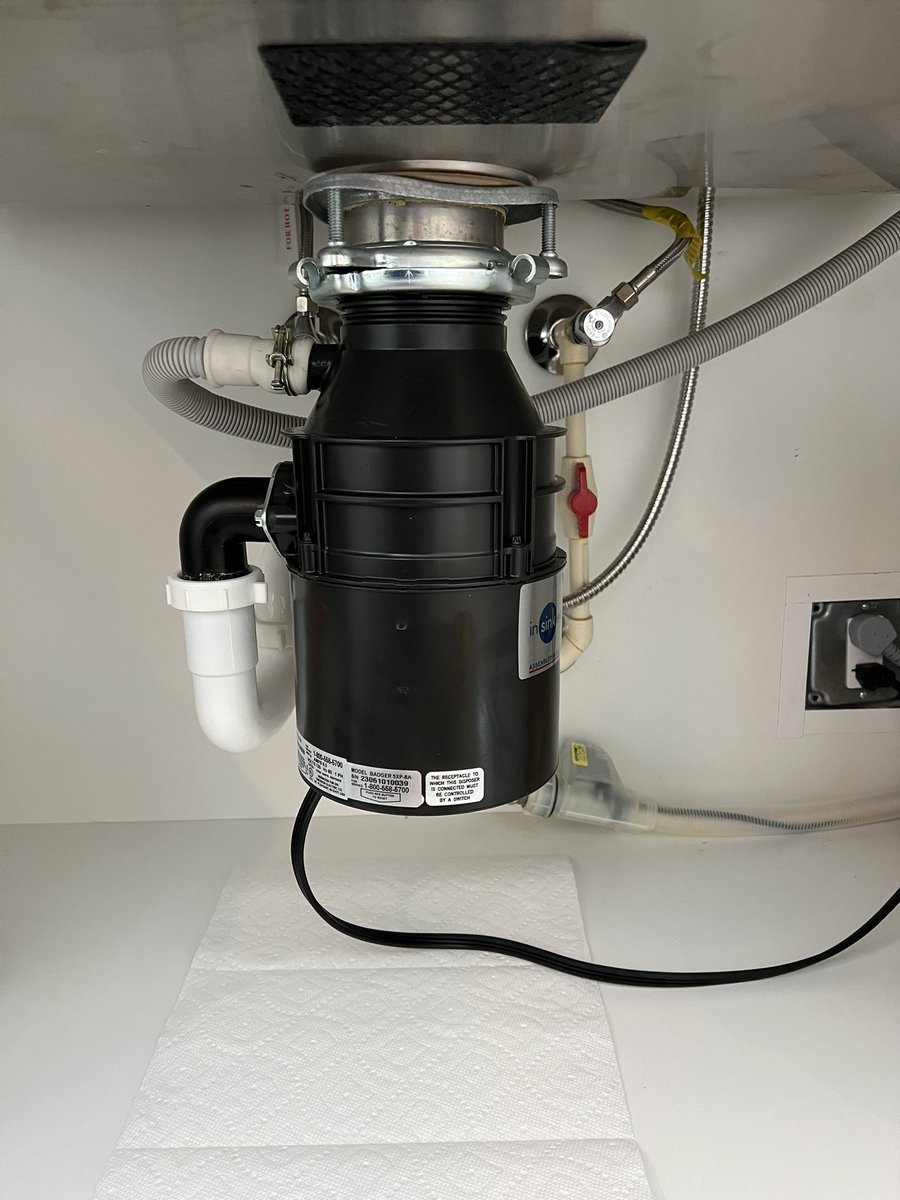Project for the day, replace garbage disposal that hasn’t worked for six months ….. check ! Bonus, it worked first time 😁😁😁#noleaks  #wantedtobeaplumber #mariosgotnothingonme