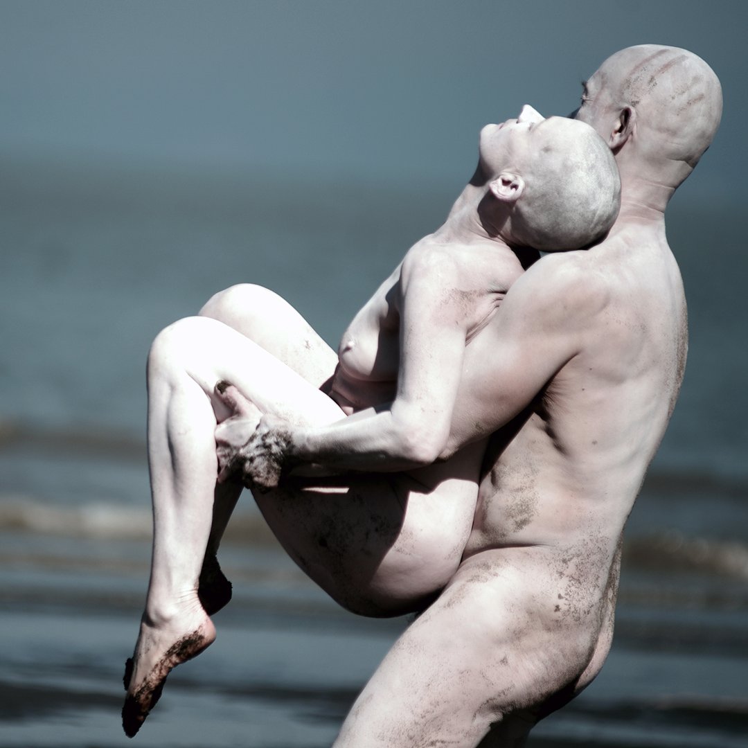 If you missed our Annual Wreck Beach Butoh workshop today, you could still catch us tomorrow at 10:45 am at the foot of the #4 Trail (West of the UBC Museum of Anthropology).

See you at the beach! 🏖️

Photo by Yvonne Chew.

#wreckbeach #kokorodance  #wreckbeachbutoh #yvrarts