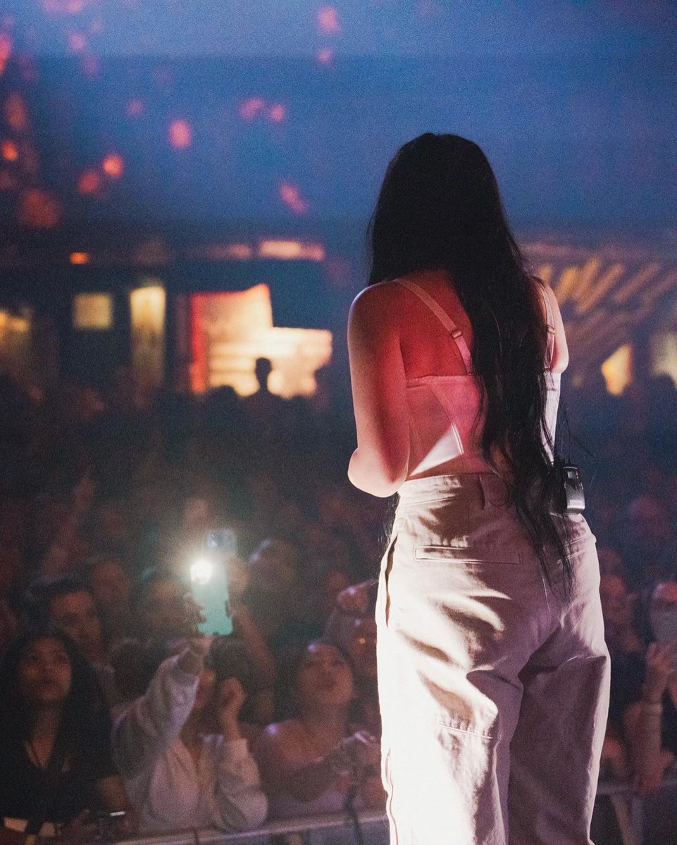 iamlaurenmusic's tweet photo. CHICAGO 😭😭😭 FIRST NIGHT OF TOUR I LOVE YOU OMG ❤️❤️❤️ #mirrortour https://t.co/qUQCEh6Oh9