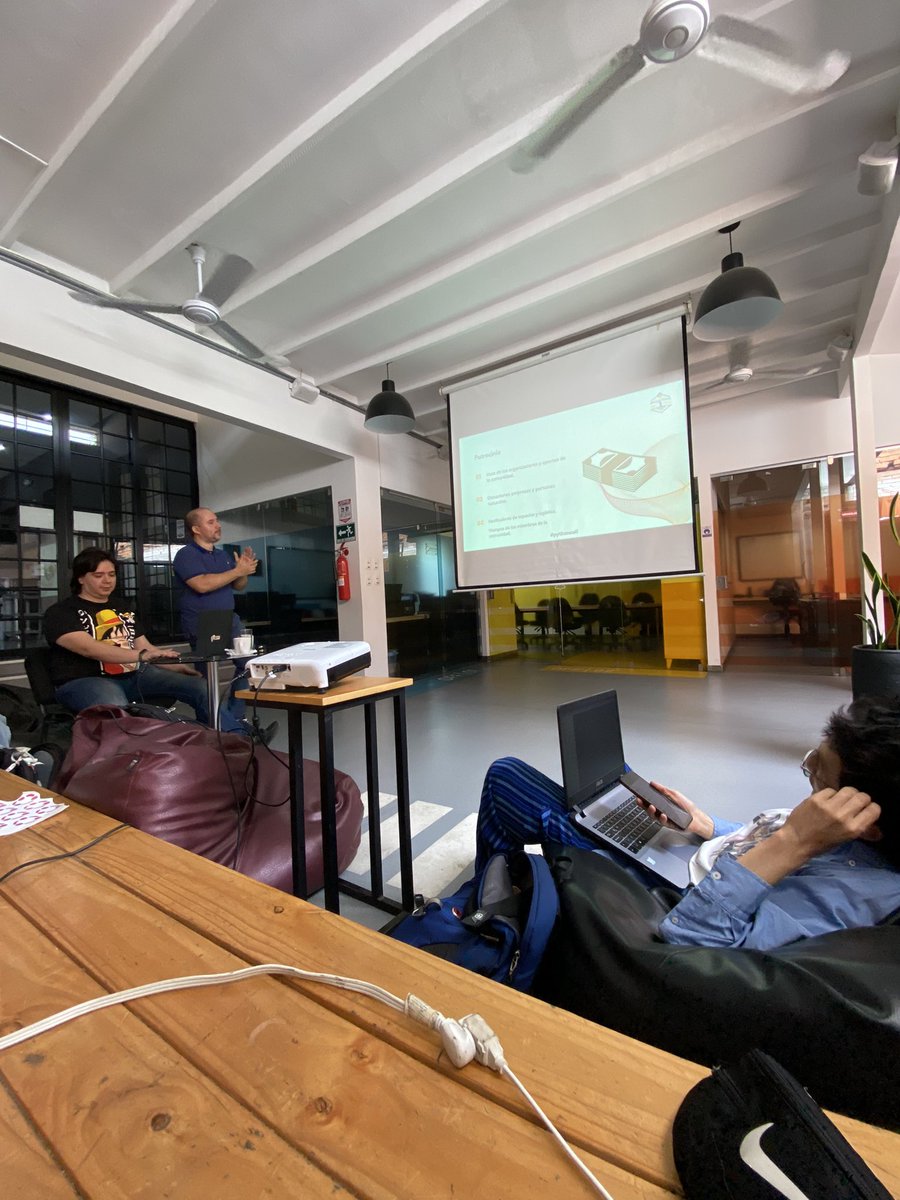 stivncastillo_'s tweet image. Volviendo y apoyando las comunidades en Cali #pythoncali