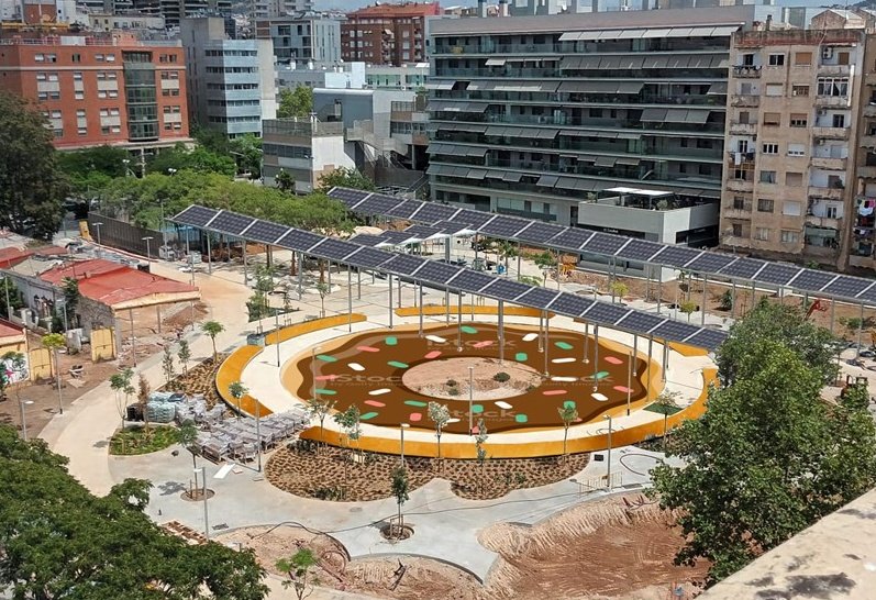 🍩 El parc del #Donut és el sobrenom que té al barri el futur parc de la #ColòniaCastells. Res més lluny del traçat de passatges que existien i que formaven part de la nostra memòria col·lectiva.