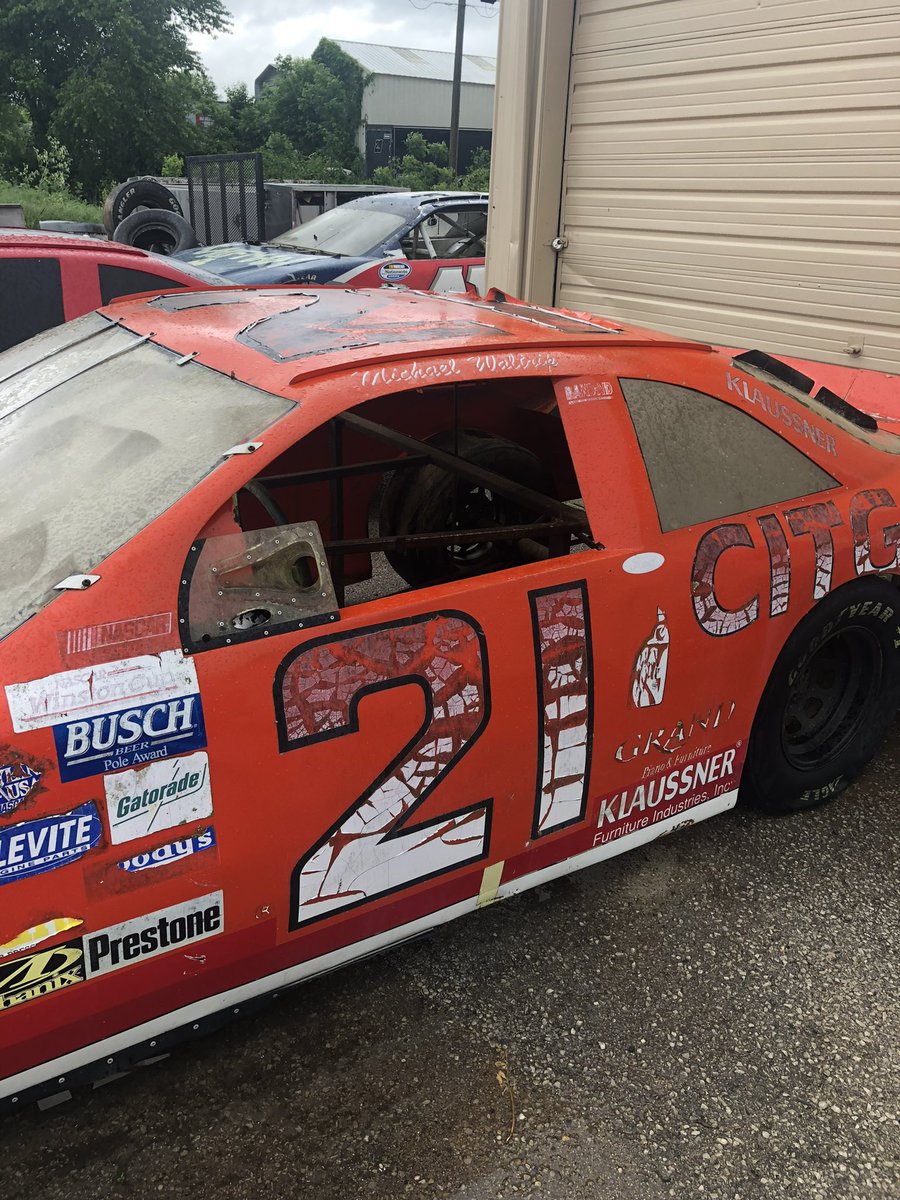 00hdfatboy's tweet photo. @MW55 look what I found outside a garage in Eastern Kentucky. https://t.co/K4NmpxoO4b