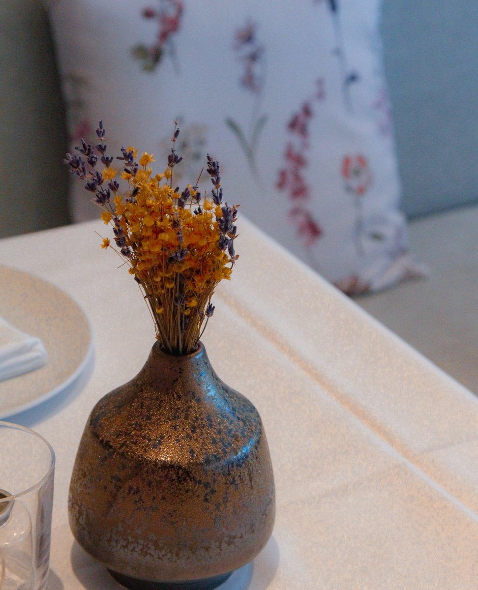 Versantehotel's tweet photo. ✨ At Acre Through the Seasons, a new menu release also means a décor refresh. ⁠
⁠
Here are a few of the ways that the team has integrated Farms, Harvest, and Vineyards into the room to make the Series 2 experience all the more immersive. ⁠#findyourselfhere #RichmondMoments https://t.co/1ppaDzHFFv