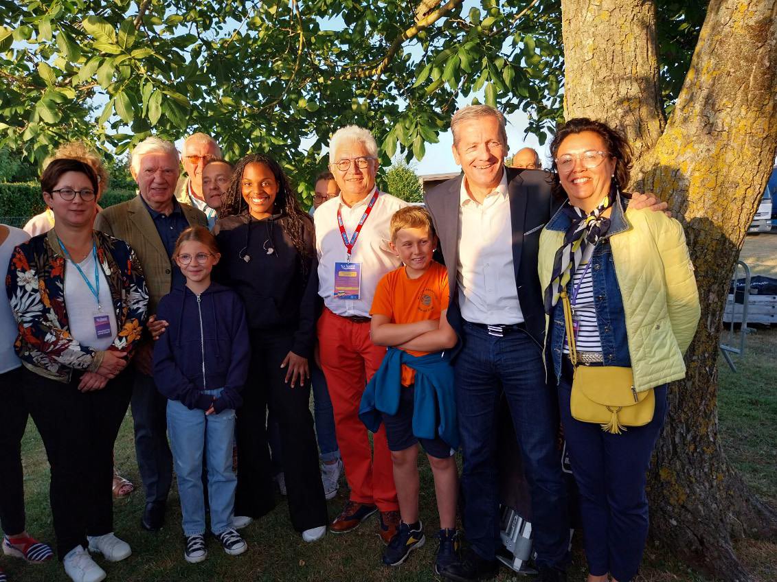 LHV86's tweet image. C'est parti pour le concert de Mentissa pour la troisième soirée des Heures Vagabondes à #Montmorillon 🎤 
Ça va donner de la voix !