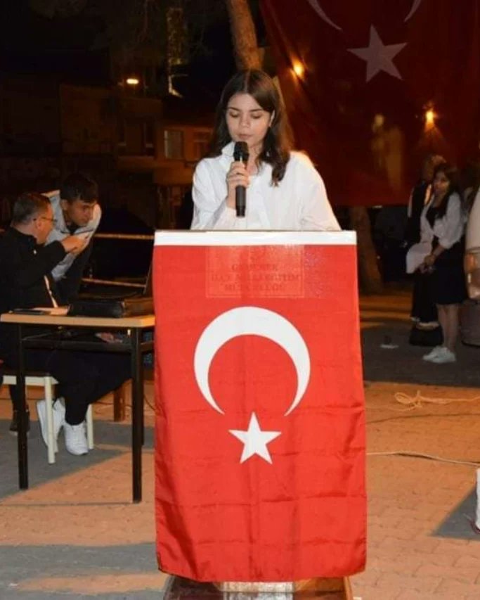 Kaymakamımız  Muhammed Taha BÜYÜKSERİN, Belediye Başkanımız Remzi KILIÇDAĞI’nın konuşmaları ile süren Program Şiir dinletileri, Belgesel gösterimi ve ikramların takdim edilmesi ile #15Temmuz Demokrasi ve Milli Birlik Günü vatandaşlarımızın geniş katılımı ile devam etti.