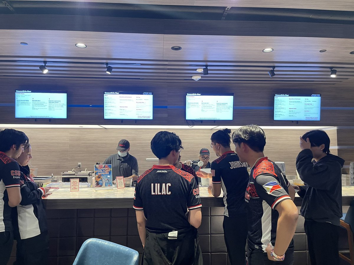 CSUNEsports's tweet photo. + riot tour :) https://t.co/BtNgm24Rin