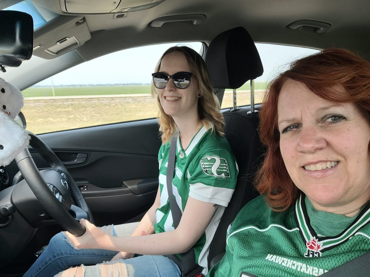 JaniceOwen's tweet photo. Just about in #YQR Hope the smoke stays low so we can watch our @sskroughriders play!!! 
#RidersLive 
#CommutingFans
#GOGREEN
#BeatTheStamps 
#SmokeinYqr 
#MommaDaughterFans https://t.co/S3cqk524zh