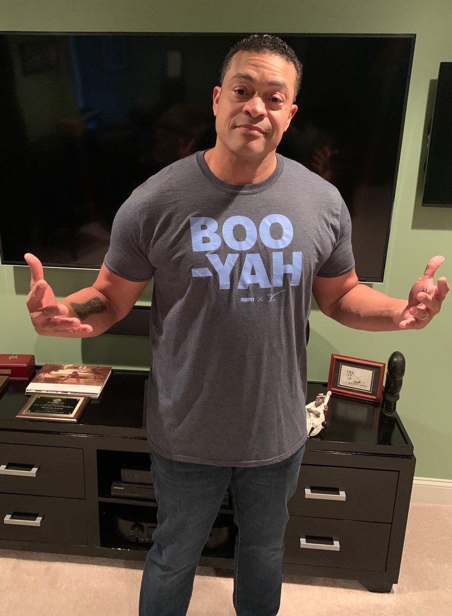 michaeleaves's tweet photo. Stuart Scott's legacy lives on through his cancer fund at @TheVFoundation. Please consider a donation (and a share of this link) as we continue the fight against cancer while eliminating the disparities in cancer research and treatment. https://t.co/8sTnuPIF4v https://t.co/OxqGCSCW5i