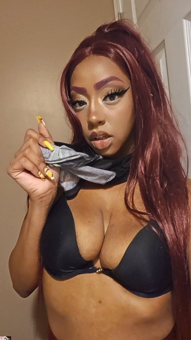 Are my nails giving Care Bear 💗💜💛 or do I need to go more 90's themed next time? 👀 https://t.co/cBli