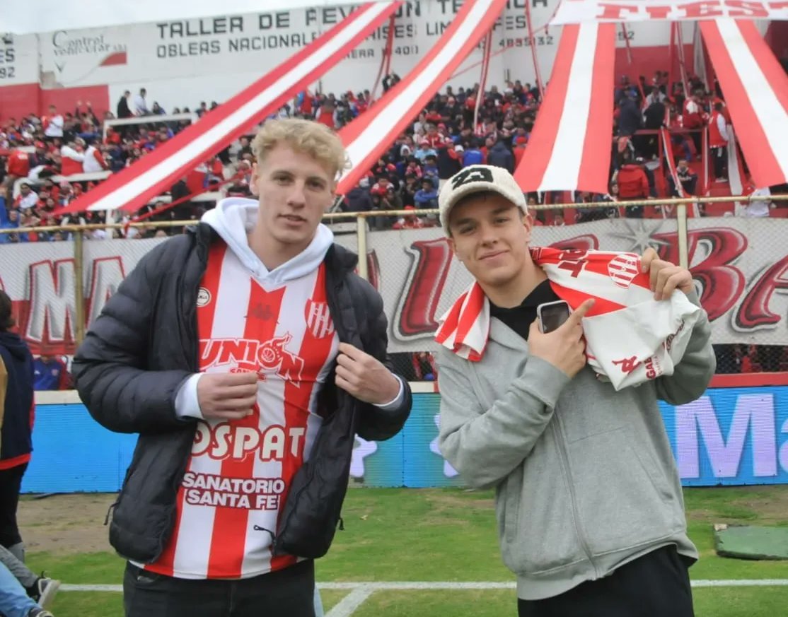 union_basquet's tweet photo. 👏🏼 Reconocimiento a nuestros U21 por el campeonato del torneo apertura de la ASB durante el entretiempo del partido de fútbol tatengue 🇦🇹

#VamosLosPibes 🔴⚪️ https://t.co/z1S1h69KkM