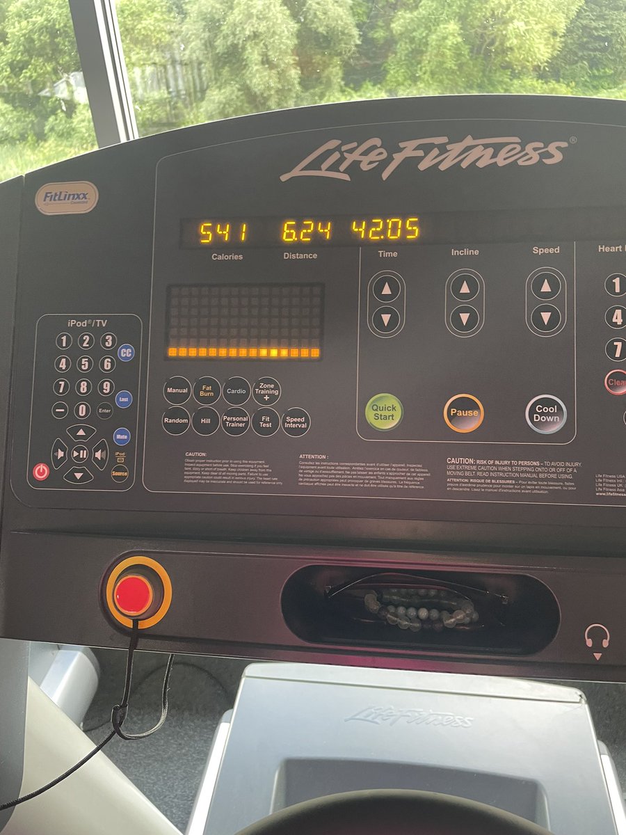Great gym sesh followed by a steady 6km. Only 10km of running left to do on my #RoadToHana challenge tomorrow - Iv really enjoyed running this week since my endo flare up has died off & Iv used my 20mile pace 🥰