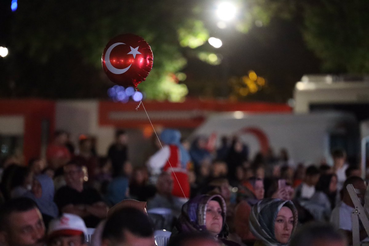 📍Sakarya Demokrasi Meydanı 

Bizler 7’den 70’e bu toprağa, bu bayrağa aşığız! 🇹🇷

#YüzyılınKahramanları