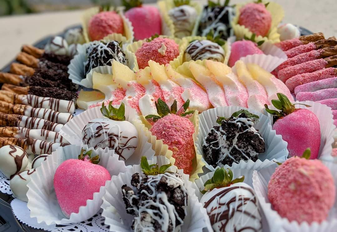 Strawberries, Pretzels and Pineapples😋😋