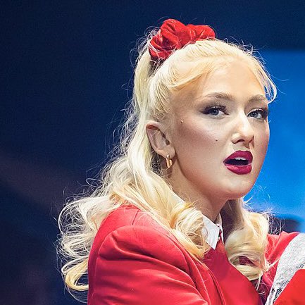 HeathersMusical's tweet photo. 1 ticket for                              1 ticket for
Oppenheimer                        Barbie
please 💣                                please 💖 https://t.co/Ti32jjYmGF