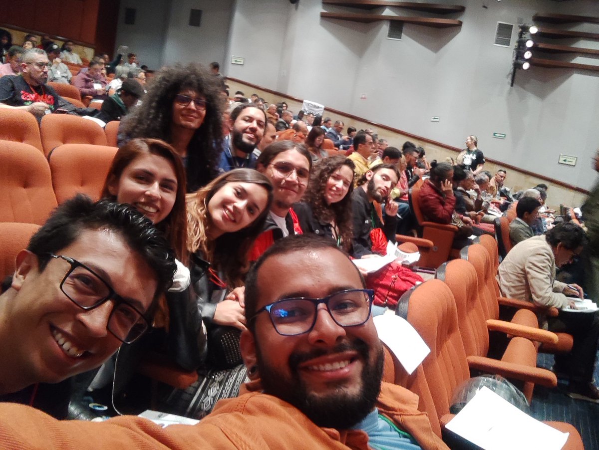 Somos la única delegación mayoritariamente juvenil hoy en el encuentro #PactoBogotá. La Alternativa es disputar la política con la generación que lo ha dado todo en la calle, que ayudó a tener Gobierno y que hoy quiere legítimamente espacio político. <a href="/heidy_up/">Heidy Sánchez Barreto 💛💚</a> <a href="/Bolivar_Oficial/">Club Bolívar</a>