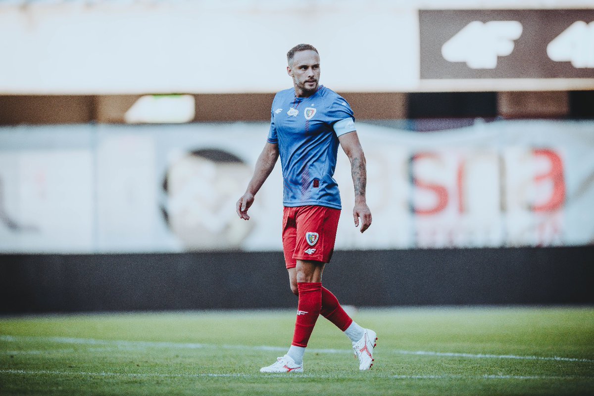 TomHateley24's tweet photo. Always an honour to be asked to ©️ this club @PiastGliwiceSA 🔵🔴
Enjoyable 90mins, time for the real deal next week!!!
#PiastGliwice #Ekstraklasa #1Week2Go ⚽️ https://t.co/xEXscczyzg