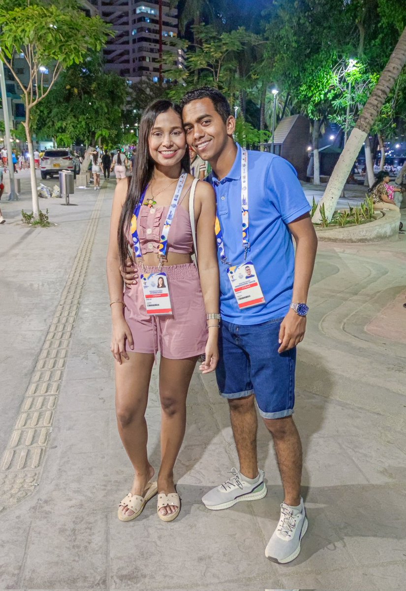 CaroJimenezL's tweet photo. La carita de dos negris cansados físicamente pero felices por todo el resultado logrado en los V Juegos Suramericanos de Playa🙊 #EventsLive https://t.co/xXJNjuU0Ue