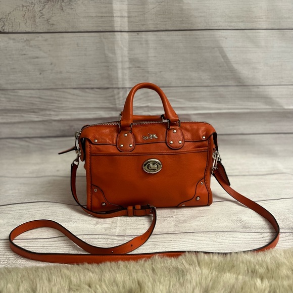 FibroFit's tweet image. So good I had to share! Check out all the items I'm loving on @Poshmarkapp #poshmark #fashion #style #shopmycloset #fendi #coach: posh.mk/LvQHXa0KsBb