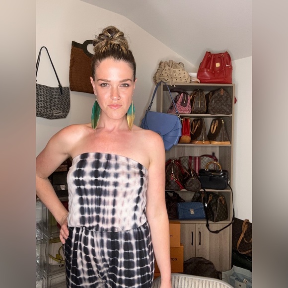 FibroFit's tweet image. So good I had to share! Check out all the items I'm loving on @Poshmarkapp #poshmark #fashion #style #shopmycloset #fendi #coach: posh.mk/LvQHXa0KsBb