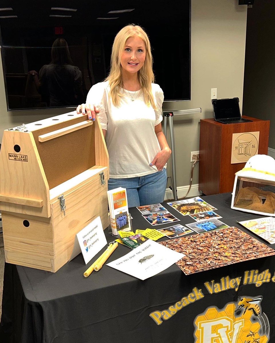 PV_Beekeeping's tweet photo. Had a great time at the Hillsdale Library today talkin bees with the community- even brought along some special guests! 🐝 https://t.co/RofXftKMTu