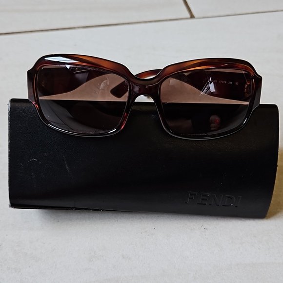 FibroFit's tweet image. So good I had to share! Check out all the items I'm loving on @Poshmarkapp #poshmark #fashion #style #shopmycloset #fendi #coach: posh.mk/LvQHXa0KsBb