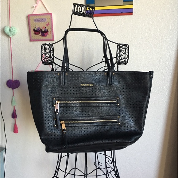 So good I had to share! Check out all the items I'm loving on <a href="/Poshmarkapp/">Poshmark</a> from <a href="/confessUrstyle/">Confess Your Style</a> #poshmark #fashion #style #shopmycloset #americaneagleoutfitters #sonoma #underonesky: posh.mk/vHeZWm2KsBb