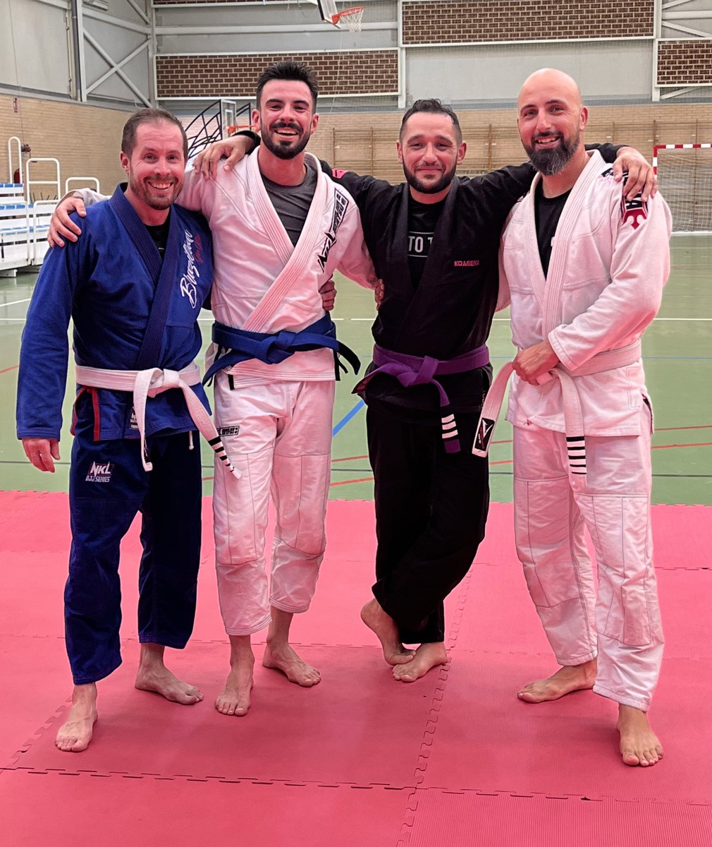 Afortunado por los que me impulsaron (y lo siguen haciendo), los que creen y los que confían.

Atentamente agradecido. #BlueBelt