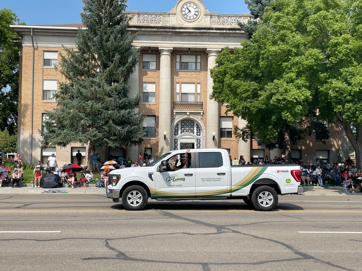 21CenturyEquip's tweet photo. We had an absolute blast celebrating with all of you at the 102nd Annual Oregon Trail Days parade today! 🤩 #johndeere #21stcenturyequipment #oregontraildays https://t.co/yUobN9ju5C
