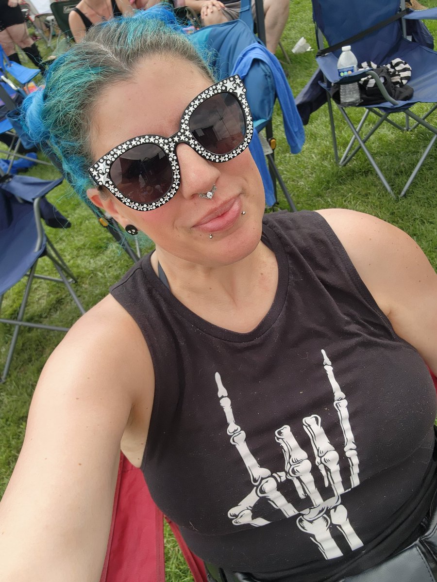 cupcakequeen13's tweet photo. Patiently waiting to see my @LZZYHALE &amp; @Halestorm at @UpheavalFest 🖤🖤🖤🤘🤘🤘 https://t.co/4K2Zfzsvub