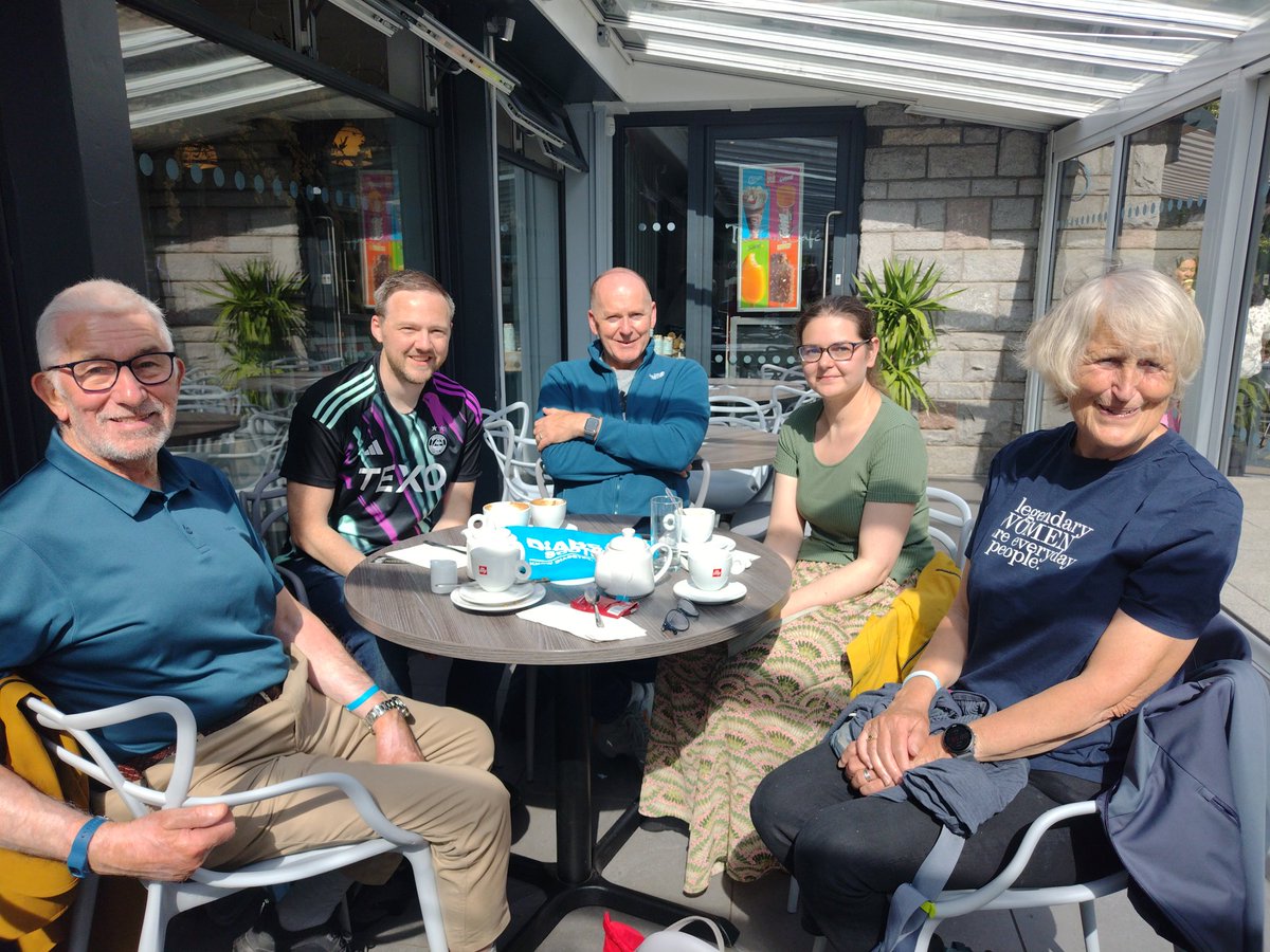 GrampianT1s's tweet photo. Thanks to everyone for a great meetup this afternoon. And to John for all the information on the JJR MacLeod memorial bench. We even managed a short walk to the gravesite and fixed the #Libre mobile app issue on 2 iPhones #PeerSupport https://t.co/mmWDNYYm1Z
