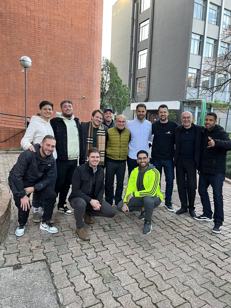 Com os melhores 

<a href="/orlandooncrypto/">Orlando Telles</a> 
<a href="/caiovicentino/">caiov.eth</a> 
<a href="/igor_mundstock/">Igor Mundstock</a> 
<a href="/fernandoulrich/">Fernando Ulrich</a> 
<a href="/AlexWolwacz/">Stormer vidaloka</a>
