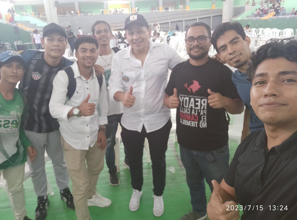WillianRochel's tweet photo. Hoy en el asamblea general de estudiante por la reforma de la ley 30 llevado a cabo en Cartagena, nos encontramos con el representante @alejoocampog  en dónde conversamos sobre el proyecto de uso de cannabis adulto @NicolasPonceBQ @JUANSZD22 https://t.co/qgQUzo229o