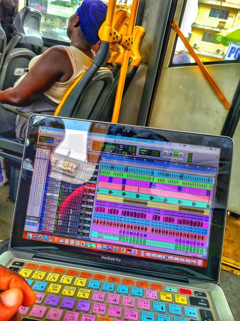 iMentBolaji's tweet image. Making the most of my commute by editing a ProTools session on the go #BRT 💻🎧 It's amazing how technology allows us to be productive from anywhere. I can make progress on my audio projects and keep things moving forward.👍 
#audiolife #remotework #ProTools #commutework